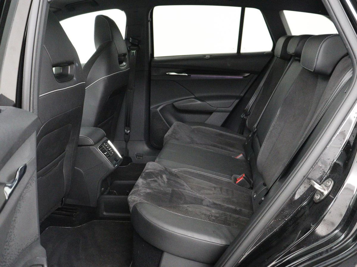 Škoda Enyaq iV 80 Sportline | SOH 94% | Panoramadak | Stoelverwarming | Memory | Adaptive cruise | Leder/Alcantara | Camera | Carplay | Keyless | DAB | Navigatie | Matrix LED