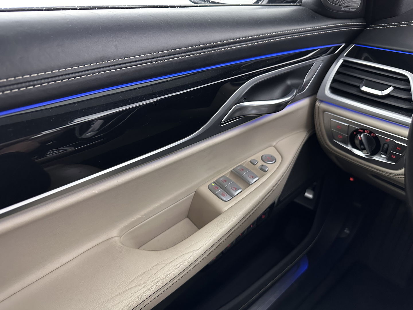 BMW 7 Serie 740Le xDrive iPerformance High Executive *PANO | HEAD-UP | ADAPTIVE-CRUISE | FULL-LED | MASSAGE | LEATHER | HARMAN/KARDON | MEMORY-PACK | BLIS | TOP-VIEW | ENTERTAINMENT | DAB+ | KE