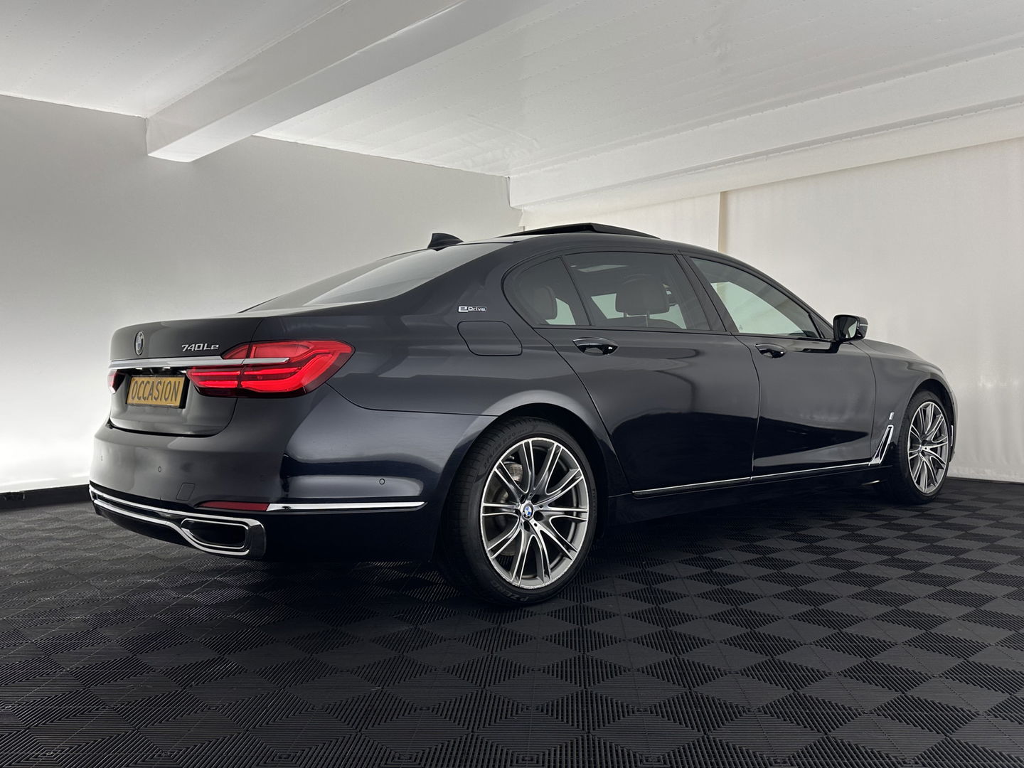 BMW 7 Serie 740Le xDrive iPerformance High Executive *PANO | HEAD-UP | ADAPTIVE-CRUISE | FULL-LED | MASSAGE | LEATHER | HARMAN/KARDON | MEMORY-PACK | BLIS | TOP-VIEW | ENTERTAINMENT | DAB+ | KE