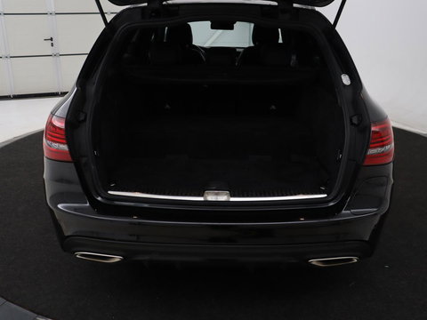 Mercedes-Benz C-Klasse 300e AMG Limited | SOH 91% | Panoramadak | 360 Camera | Stoelverwarming | Trekhaak | Carplay | Leder/Alcantara | Sfeerverlichting | Navigatie | Cruise control | Park Assist |