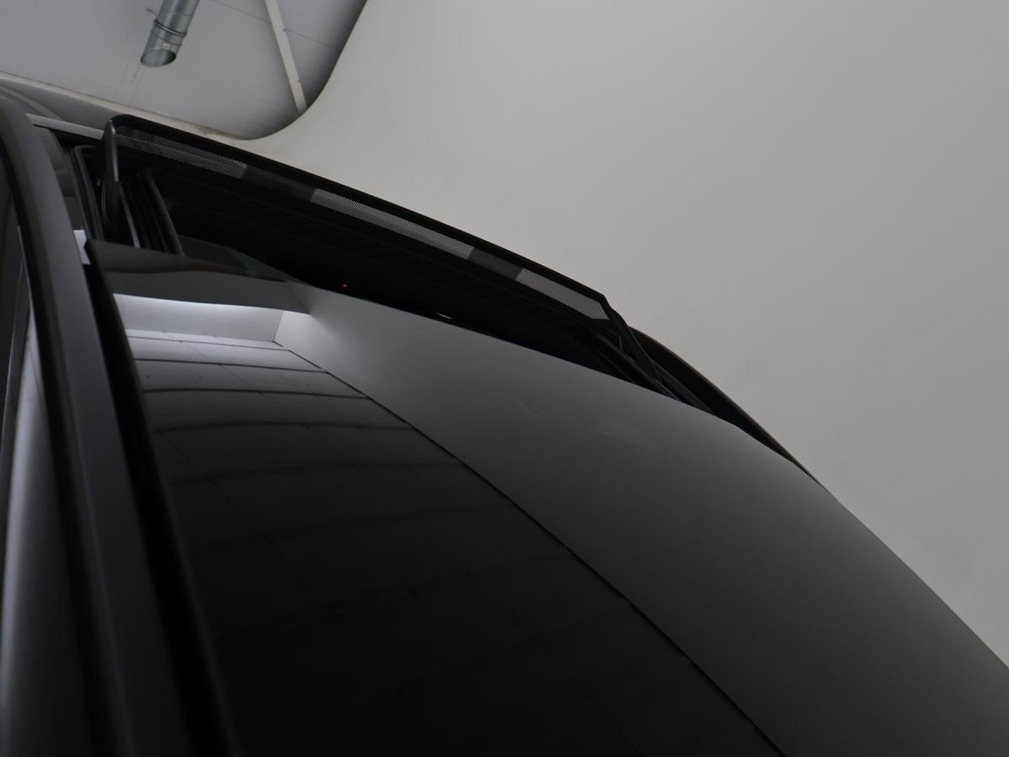 Mercedes-Benz C-Klasse 300e AMG Limited | SOH 91% | Panoramadak | 360 Camera | Stoelverwarming | Trekhaak | Carplay | Leder/Alcantara | Sfeerverlichting | Navigatie | Cruise control | Park Assist |