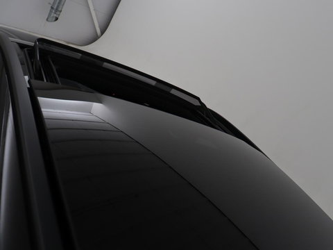 Mercedes-Benz C-Klasse 300e AMG Limited | SOH 91% | Panoramadak | 360 Camera | Stoelverwarming | Trekhaak | Carplay | Leder/Alcantara | Sfeerverlichting | Navigatie | Cruise control | Park Assist |