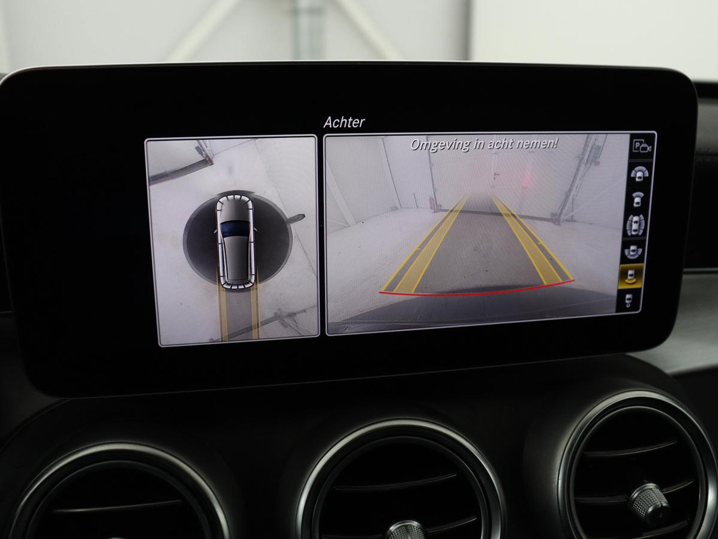 Mercedes-Benz C-Klasse 300e AMG Limited | SOH 91% | Panoramadak | 360 Camera | Stoelverwarming | Trekhaak | Carplay | Leder/Alcantara | Sfeerverlichting | Navigatie | Cruise control | Park Assist |