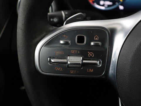 Mercedes-Benz C-Klasse 300e AMG Limited | SOH 91% | Panoramadak | 360 Camera | Stoelverwarming | Trekhaak | Carplay | Leder/Alcantara | Sfeerverlichting | Navigatie | Cruise control | Park Assist |