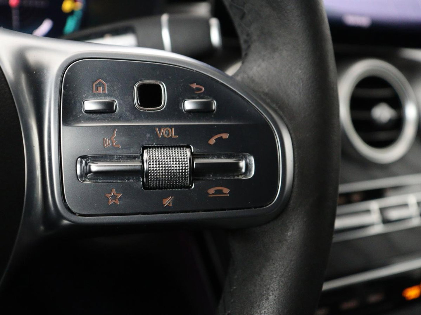 Mercedes-Benz C-Klasse 300e AMG Limited | SOH 91% | Panoramadak | 360 Camera | Stoelverwarming | Trekhaak | Carplay | Leder/Alcantara | Sfeerverlichting | Navigatie | Cruise control | Park Assist |