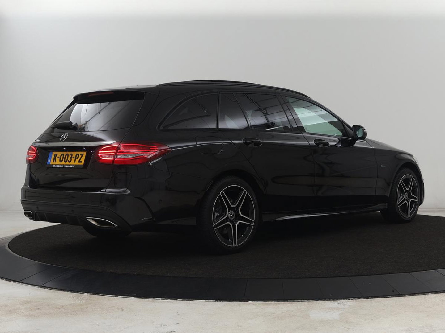 Mercedes-Benz C-Klasse 300e AMG Limited | SOH 91% | Panoramadak | 360 Camera | Stoelverwarming | Trekhaak | Carplay | Leder/Alcantara | Sfeerverlichting | Navigatie | Cruise control | Park Assist |