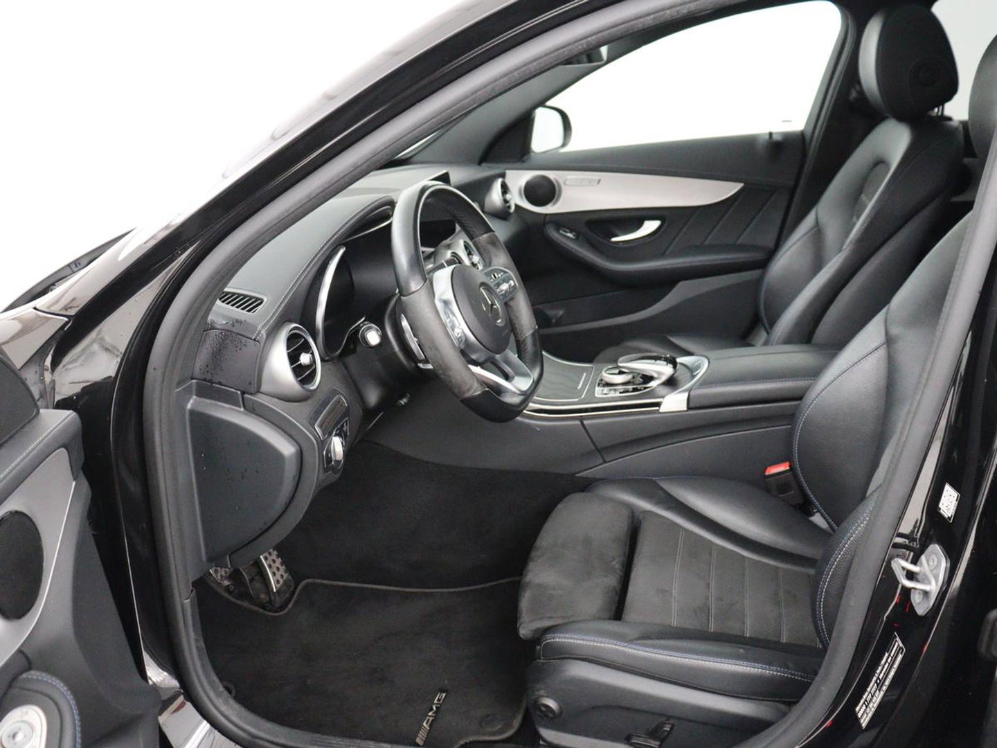 Mercedes-Benz C-Klasse 300e AMG Limited | SOH 91% | Panoramadak | 360 Camera | Stoelverwarming | Trekhaak | Carplay | Leder/Alcantara | Sfeerverlichting | Navigatie | Cruise control | Park Assist |