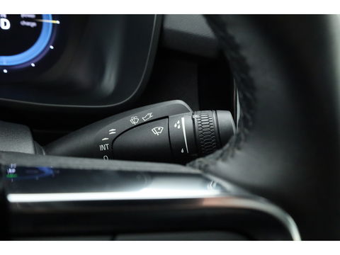 Volvo C40 Single Motor Core 69 kWh | SOH 94,5% | achteruitrijcamera | Pano-dak | Carplay | All season |