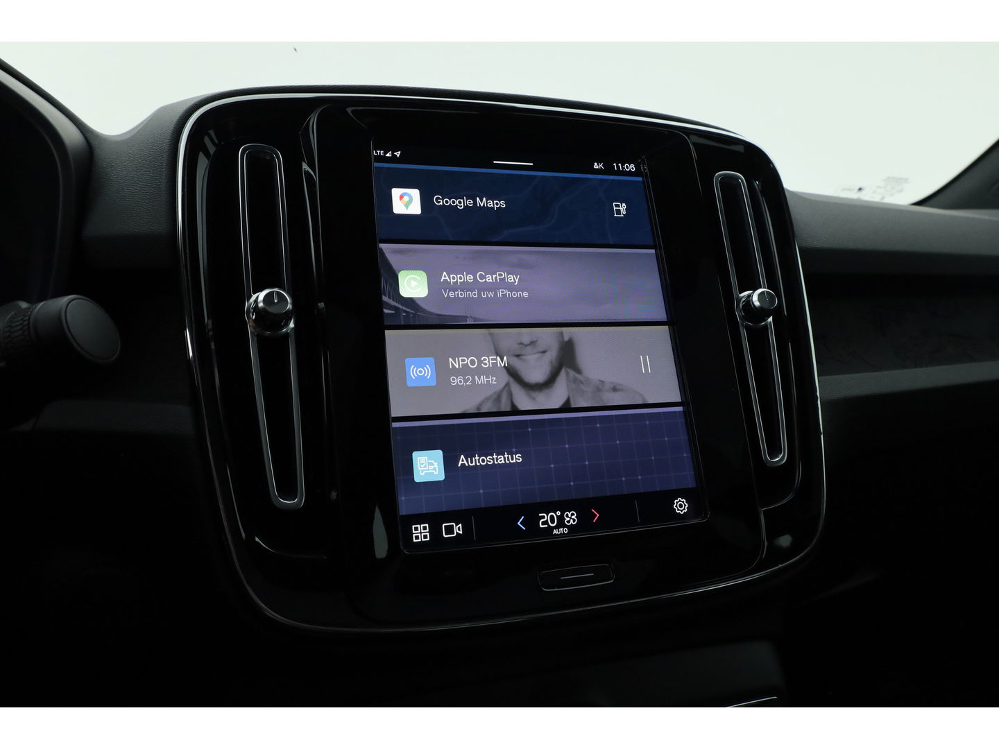 Volvo C40 Single Motor Core 69 kWh | SOH 94,5% | achteruitrijcamera | Pano-dak | Carplay | All season |