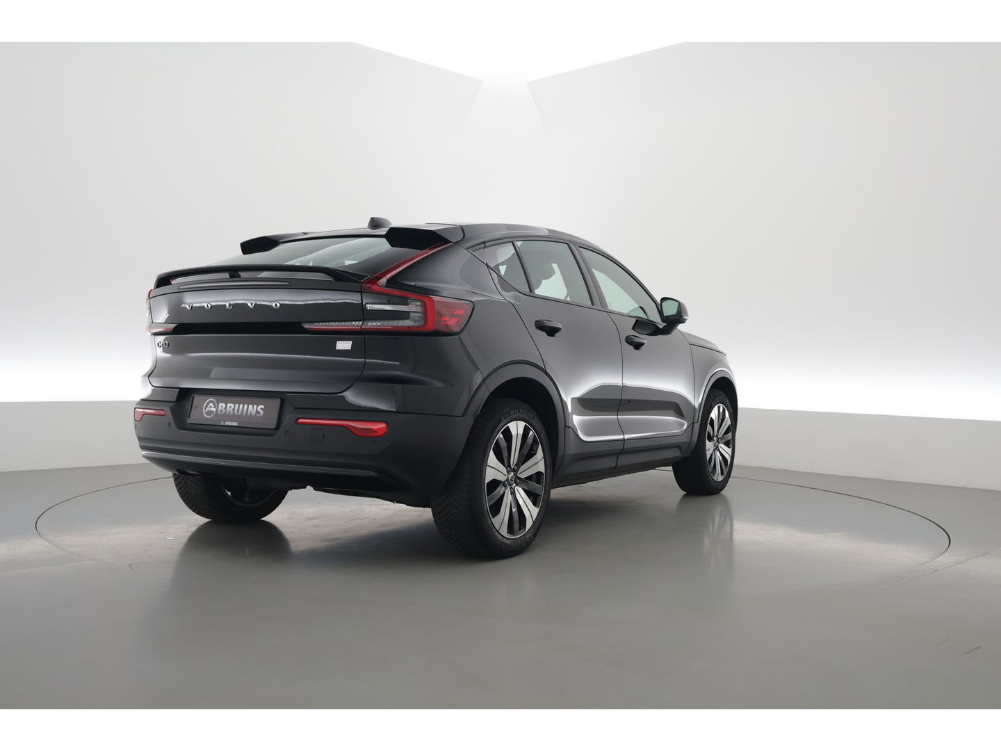 Volvo C40 Single Motor Core 69 kWh | SOH 94,5% | achteruitrijcamera | Pano-dak | Carplay | All season |