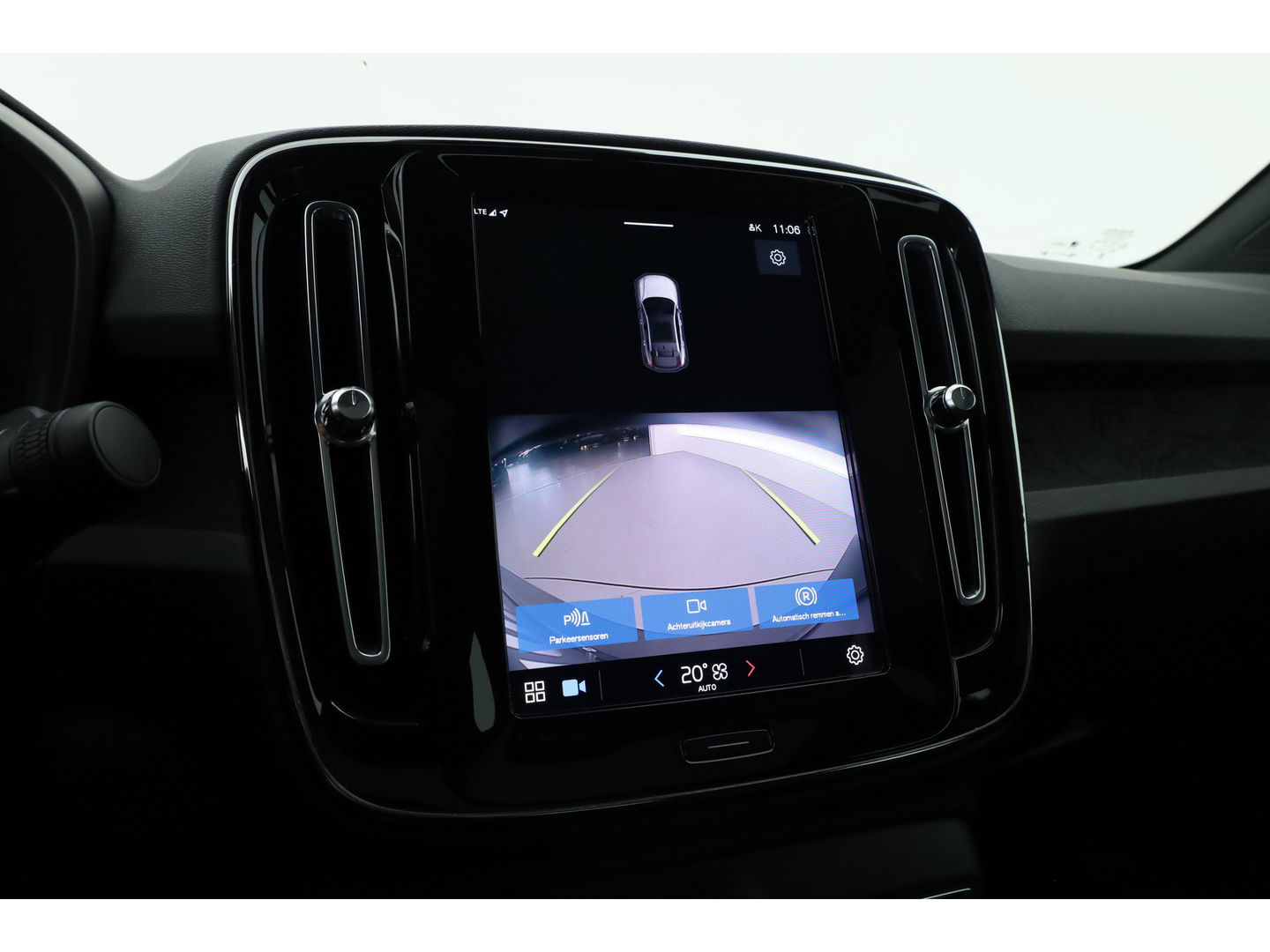 Volvo C40 Single Motor Core 69 kWh | SOH 94,5% | achteruitrijcamera | Pano-dak | Carplay | All season |