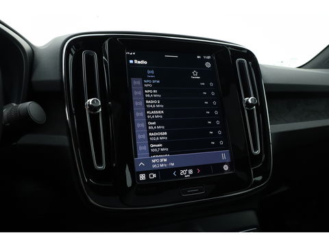 Volvo C40 Single Motor Core 69 kWh | SOH 94,5% | achteruitrijcamera | Pano-dak | Carplay | All season |