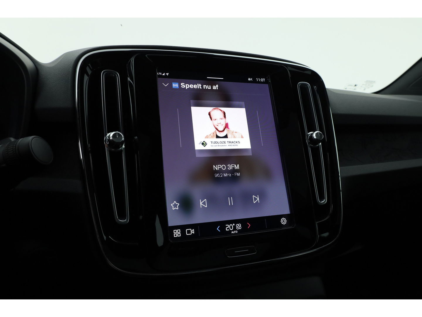 Volvo C40 Single Motor Core 69 kWh | SOH 94,5% | achteruitrijcamera | Pano-dak | Carplay | All season |