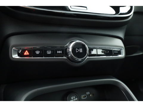 Volvo C40 Single Motor Core 69 kWh | SOH 94,5% | achteruitrijcamera | Pano-dak | Carplay | All season |