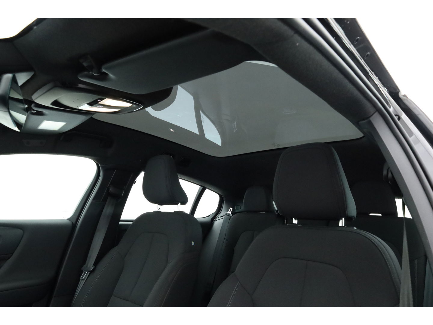 Volvo C40 Single Motor Core 69 kWh | SOH 94,5% | achteruitrijcamera | Pano-dak | Carplay | All season |