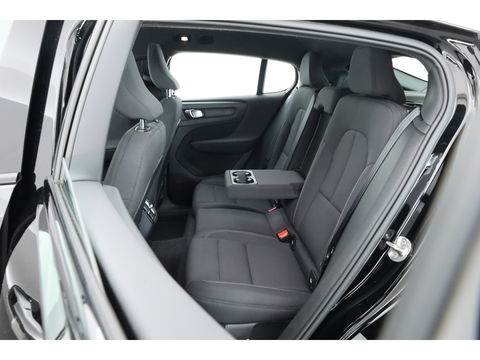 Volvo C40 Single Motor Core 69 kWh | SOH 94,5% | achteruitrijcamera | Pano-dak | Carplay | All season |