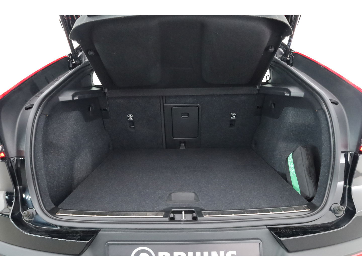 Volvo C40 Single Motor Core 69 kWh | SOH 94,5% | achteruitrijcamera | Pano-dak | Carplay | All season |