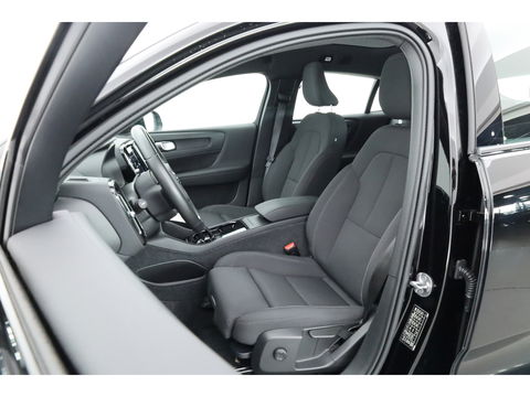 Volvo C40 Single Motor Core 69 kWh | SOH 94,5% | achteruitrijcamera | Pano-dak | Carplay | All season |