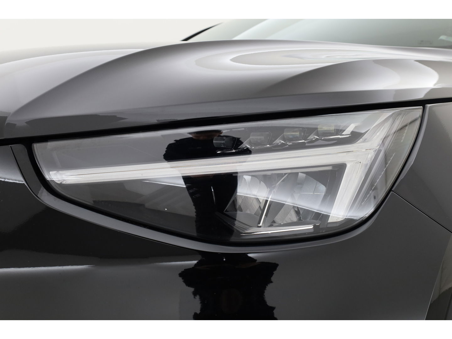 Volvo C40 Single Motor Core 69 kWh | SOH 94,5% | achteruitrijcamera | Pano-dak | Carplay | All season |