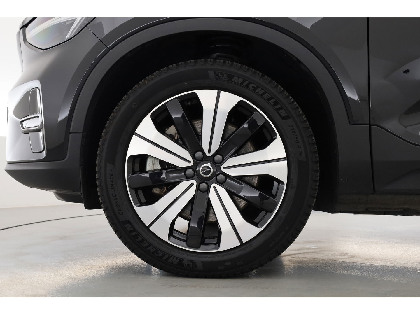 Volvo C40 Single Motor Core 69 kWh | SOH 94,5% | achteruitrijcamera | Pano-dak | Carplay | All season |