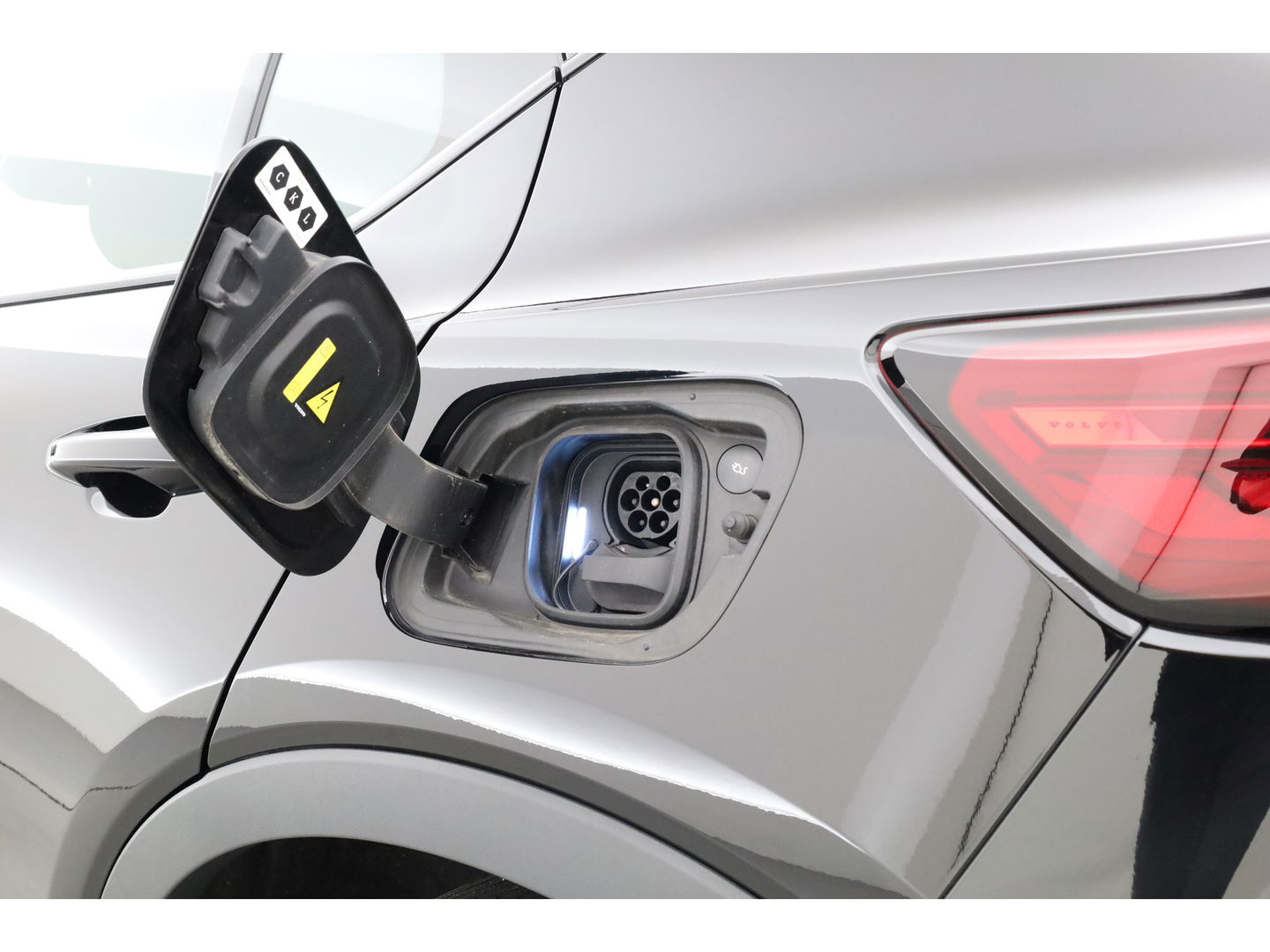 Volvo C40 Single Motor Core 69 kWh | SOH 94,5% | achteruitrijcamera | Pano-dak | Carplay | All season |