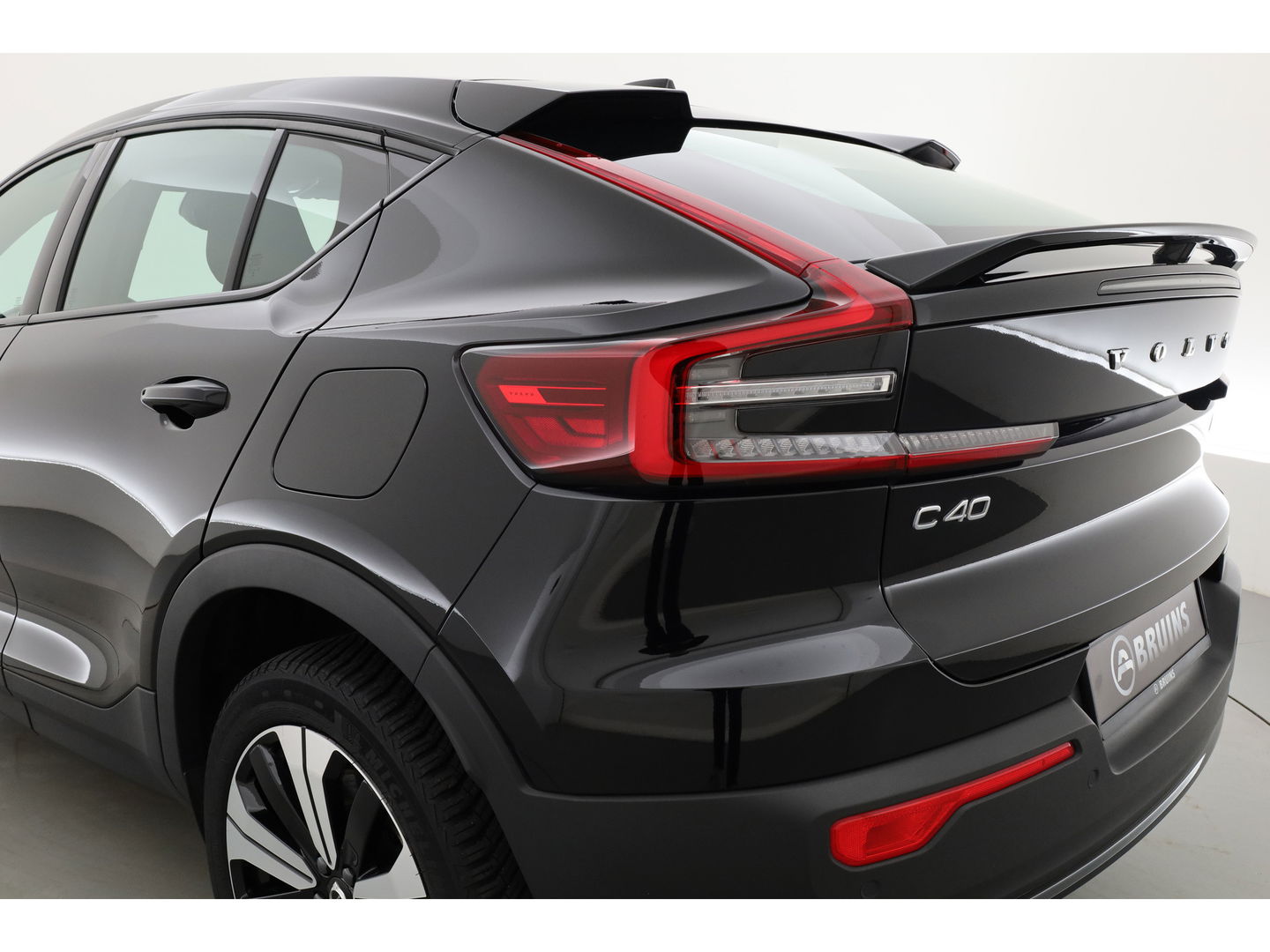 Volvo C40 Single Motor Core 69 kWh | SOH 94,5% | achteruitrijcamera | Pano-dak | Carplay | All season |