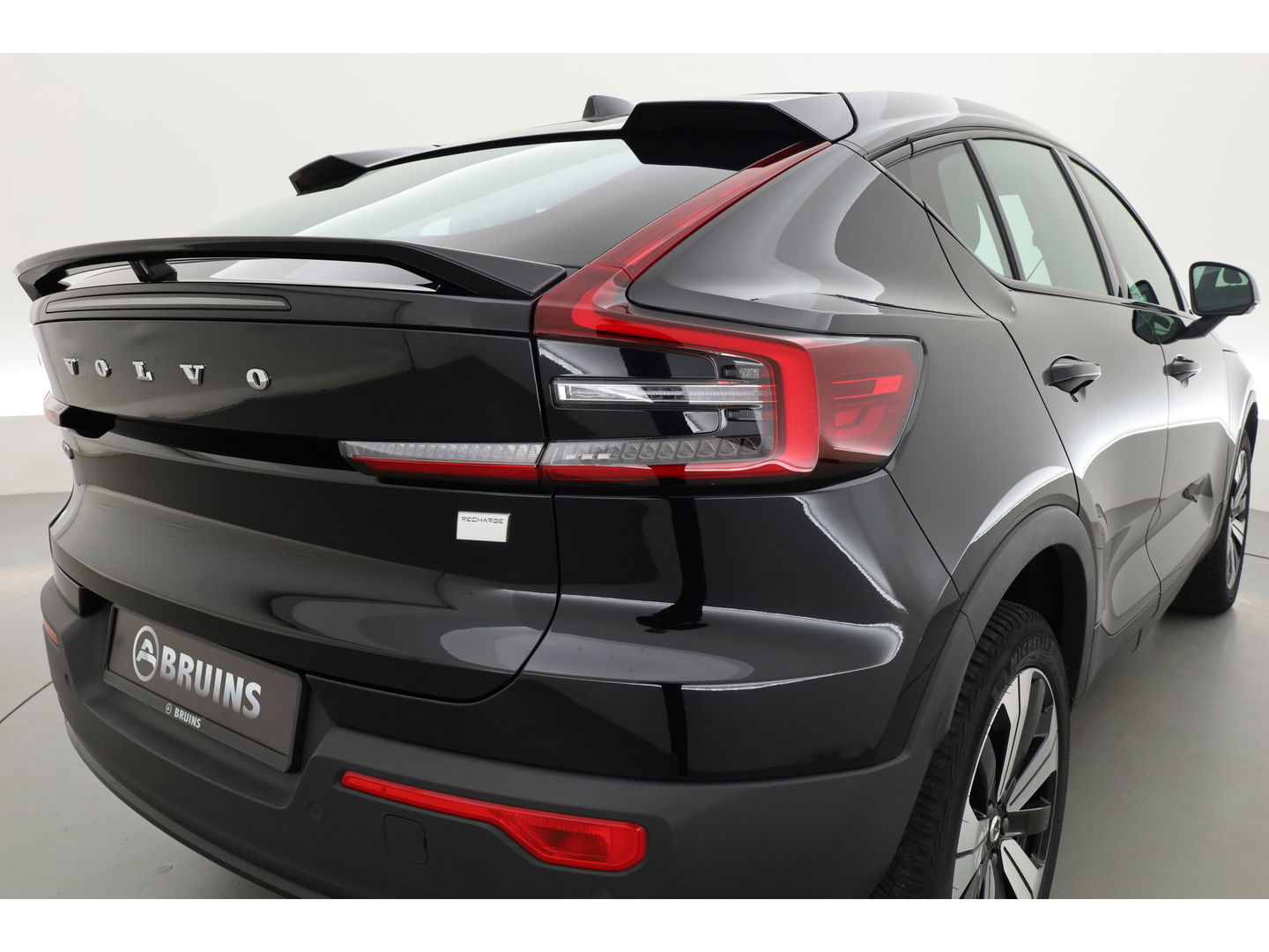 Volvo C40 Single Motor Core 69 kWh | SOH 94,5% | achteruitrijcamera | Pano-dak | Carplay | All season |