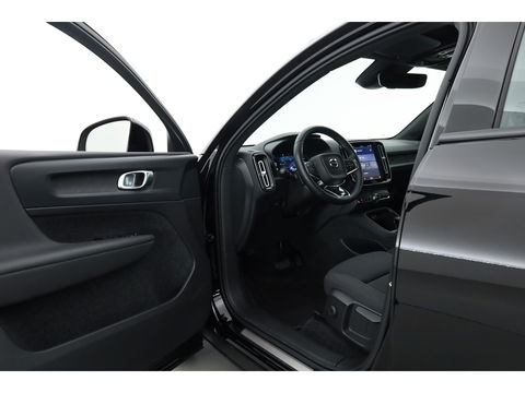 Volvo C40 Single Motor Core 69 kWh | SOH 94,5% | achteruitrijcamera | Pano-dak | Carplay | All season |