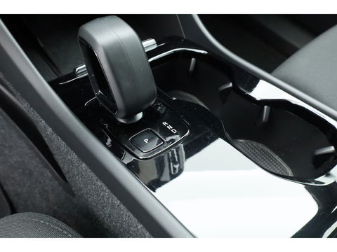 Volvo C40 Single Motor Core 69 kWh | SOH 94,5% | achteruitrijcamera | Pano-dak | Carplay | All season |