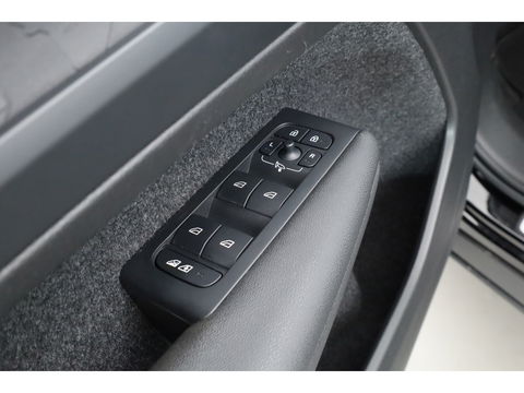 Volvo C40 Single Motor Core 69 kWh | SOH 94,5% | achteruitrijcamera | Pano-dak | Carplay | All season |