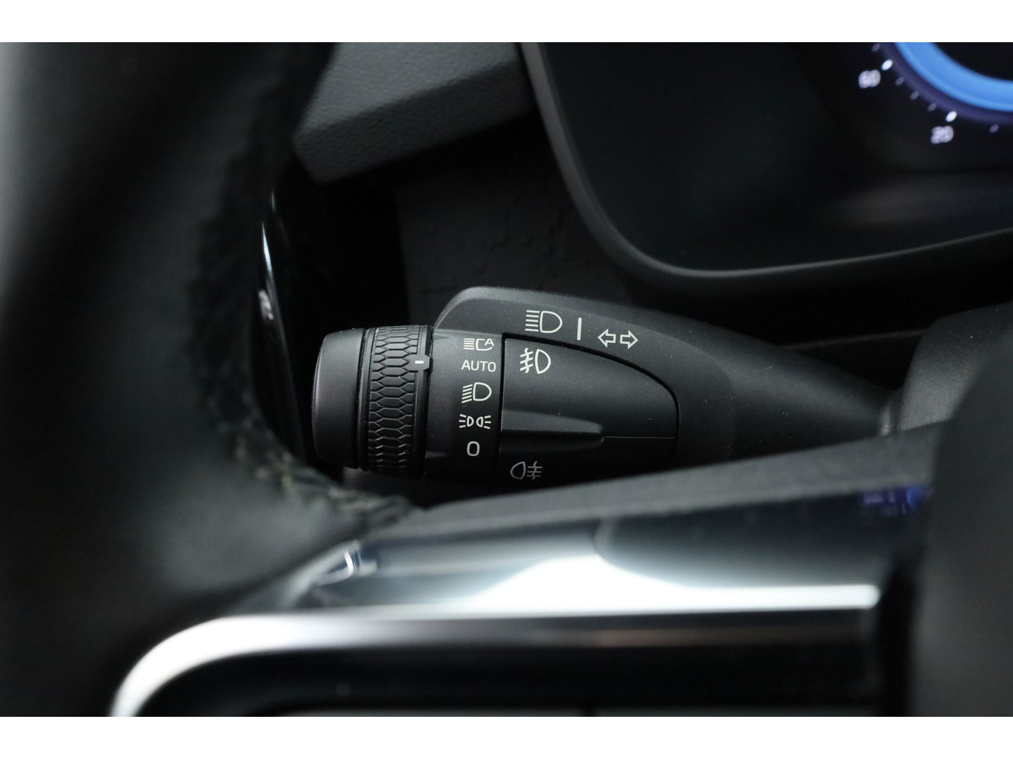 Volvo C40 Single Motor Core 69 kWh | SOH 94,5% | achteruitrijcamera | Pano-dak | Carplay | All season |