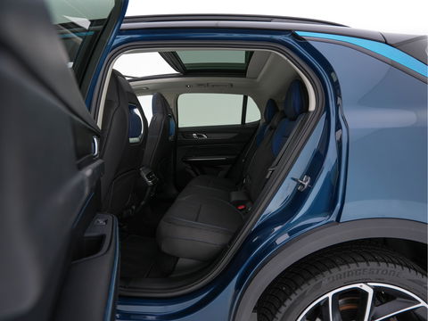 Lynk & Co 01 1.5 (Plug-In) (INCL-BTW) Aut. *PANO | FULL-LED | ADAPTIVE-CRUISE | MICROFIBRE | BLIND-SPOT | MEMORY-PACK | DIGI-COCKPIT | HEATED-SPORTSEATS | TOPVIEW | KEYLESS | DAB+ | NAVI-FULLMAP |  ECC | AMBIENT-LIGHT