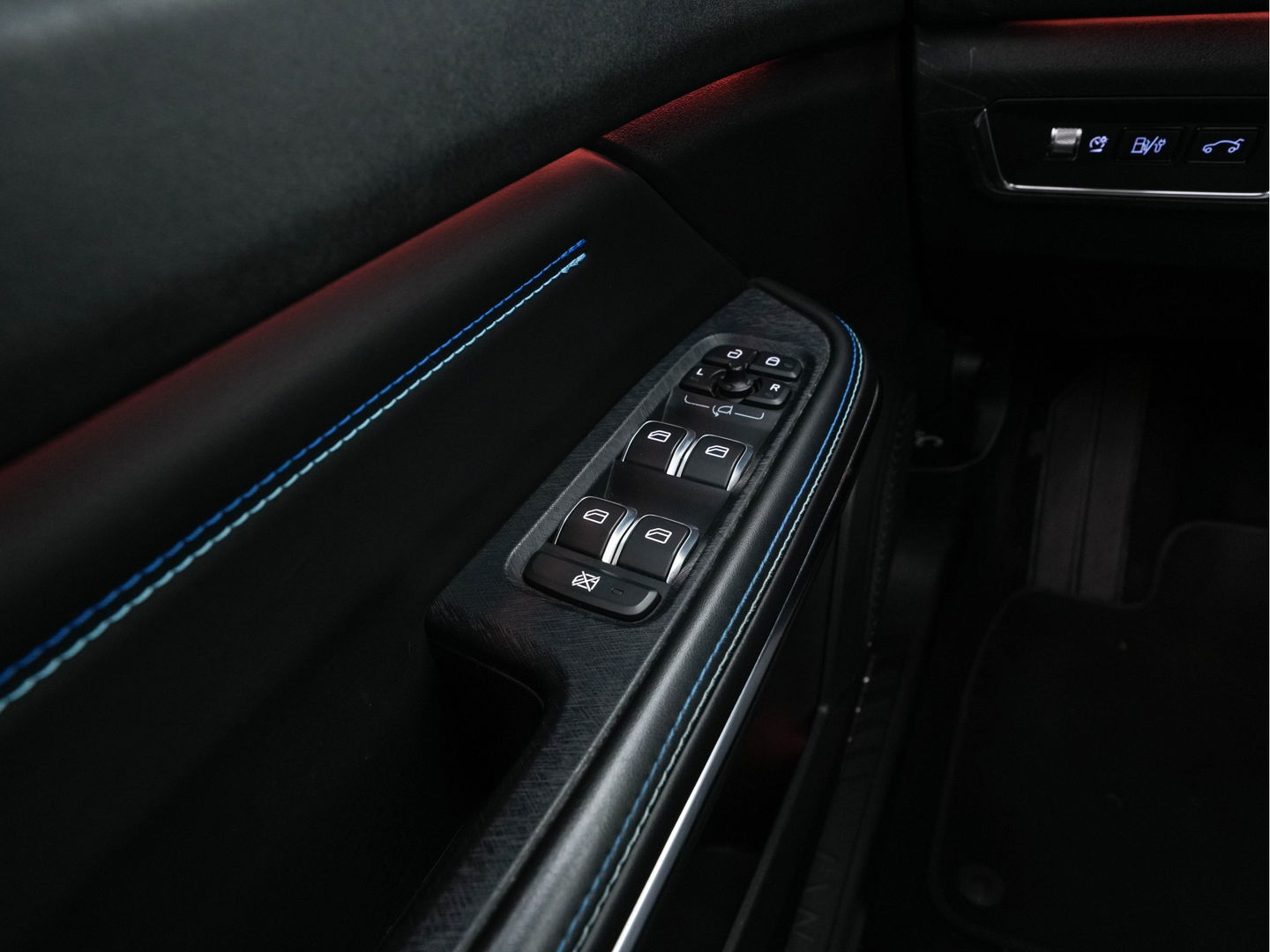 Lynk & Co 01 1.5 (Plug-In) (INCL-BTW) Aut. *PANO | FULL-LED | ADAPTIVE-CRUISE | MICROFIBRE | BLIND-SPOT | MEMORY-PACK | DIGI-COCKPIT | HEATED-SPORTSEATS | TOPVIEW | KEYLESS | DAB+ | NAVI-FULLMAP |  ECC | AMBIENT-LIGHT