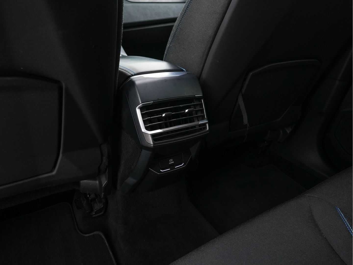 Lynk & Co 01 1.5 (Plug-In) (INCL-BTW) Aut. *PANO | FULL-LED | ADAPTIVE-CRUISE | MICROFIBRE | BLIND-SPOT | MEMORY-PACK | DIGI-COCKPIT | HEATED-SPORTSEATS | TOPVIEW | KEYLESS | DAB+ | NAVI-FULLMAP |  ECC | AMBIENT-LIGHT