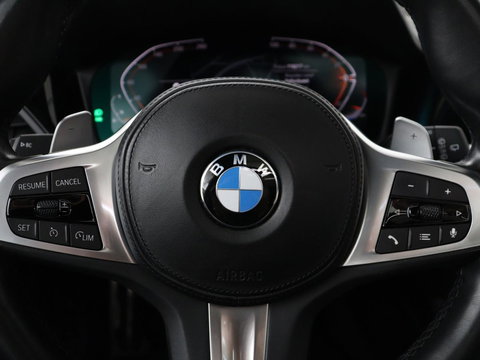 BMW 3 Serie 318i M Sport | Panoramadak | Stoelverwarming | Leder/Alcantara | Carplay | Live Cockpit | Sportstoelen | Full LED | Navigatie | Parkeerhulp | Climate control
