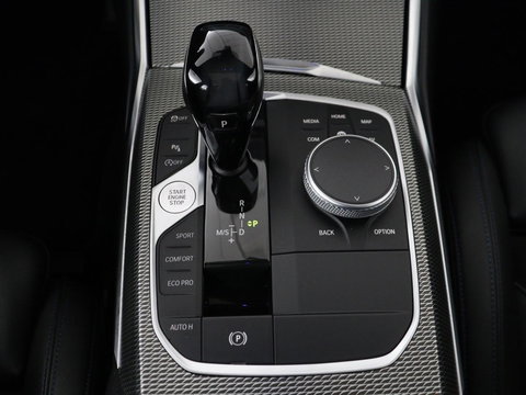 BMW 3 Serie 318i M Sport | Panoramadak | Stoelverwarming | Leder/Alcantara | Carplay | Live Cockpit | Sportstoelen | Full LED | Navigatie | Parkeerhulp | Climate control