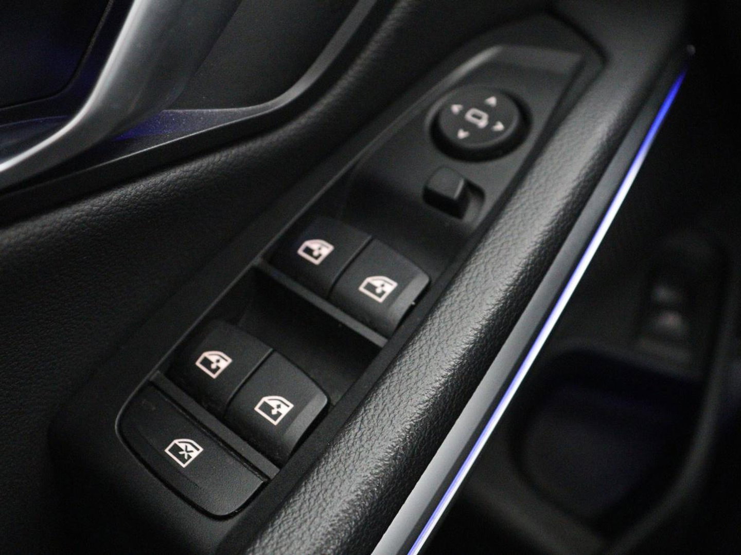 BMW 3 Serie 318i M Sport | Panoramadak | Stoelverwarming | Leder/Alcantara | Carplay | Live Cockpit | Sportstoelen | Full LED | Navigatie | Parkeerhulp | Climate control