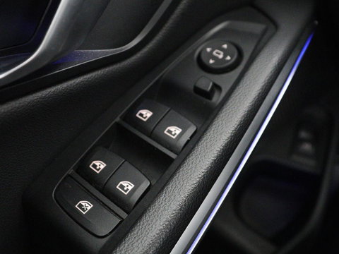 BMW 3 Serie 318i M Sport | Panoramadak | Stoelverwarming | Leder/Alcantara | Carplay | Live Cockpit | Sportstoelen | Full LED | Navigatie | Parkeerhulp | Climate control