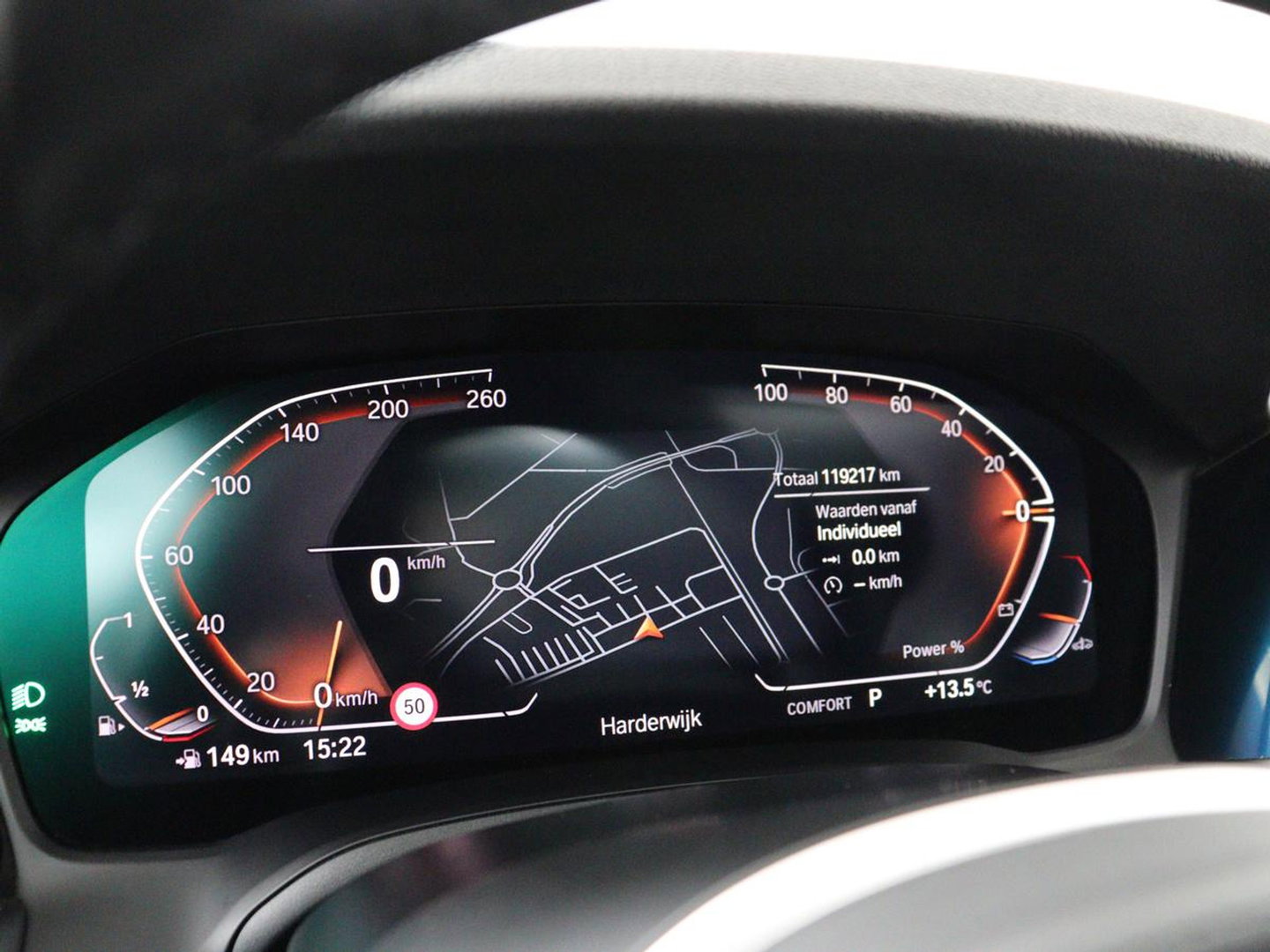 BMW 3 Serie 318i M Sport | Panoramadak | Stoelverwarming | Leder/Alcantara | Carplay | Live Cockpit | Sportstoelen | Full LED | Navigatie | Parkeerhulp | Climate control