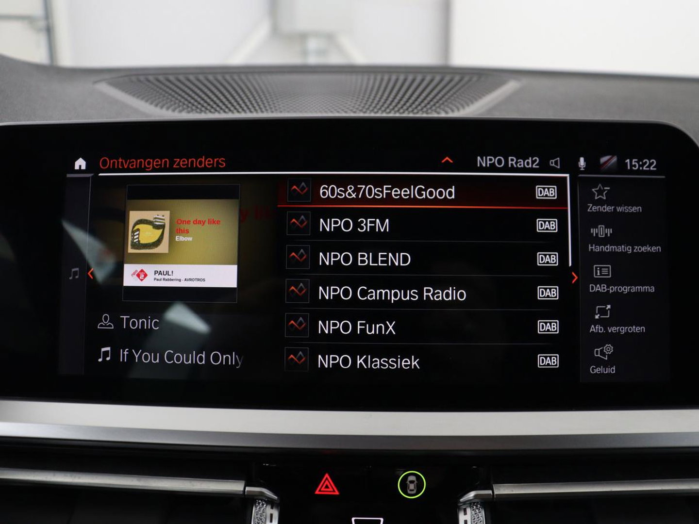 BMW 3 Serie 318i M Sport | Panoramadak | Stoelverwarming | Leder/Alcantara | Carplay | Live Cockpit | Sportstoelen | Full LED | Navigatie | Parkeerhulp | Climate control