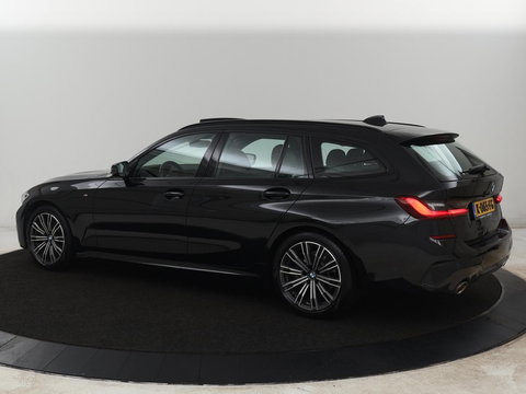 BMW 3 Serie 318i M Sport | Panoramadak | Stoelverwarming | Leder/Alcantara | Carplay | Live Cockpit | Sportstoelen | Full LED | Navigatie | Parkeerhulp | Climate control