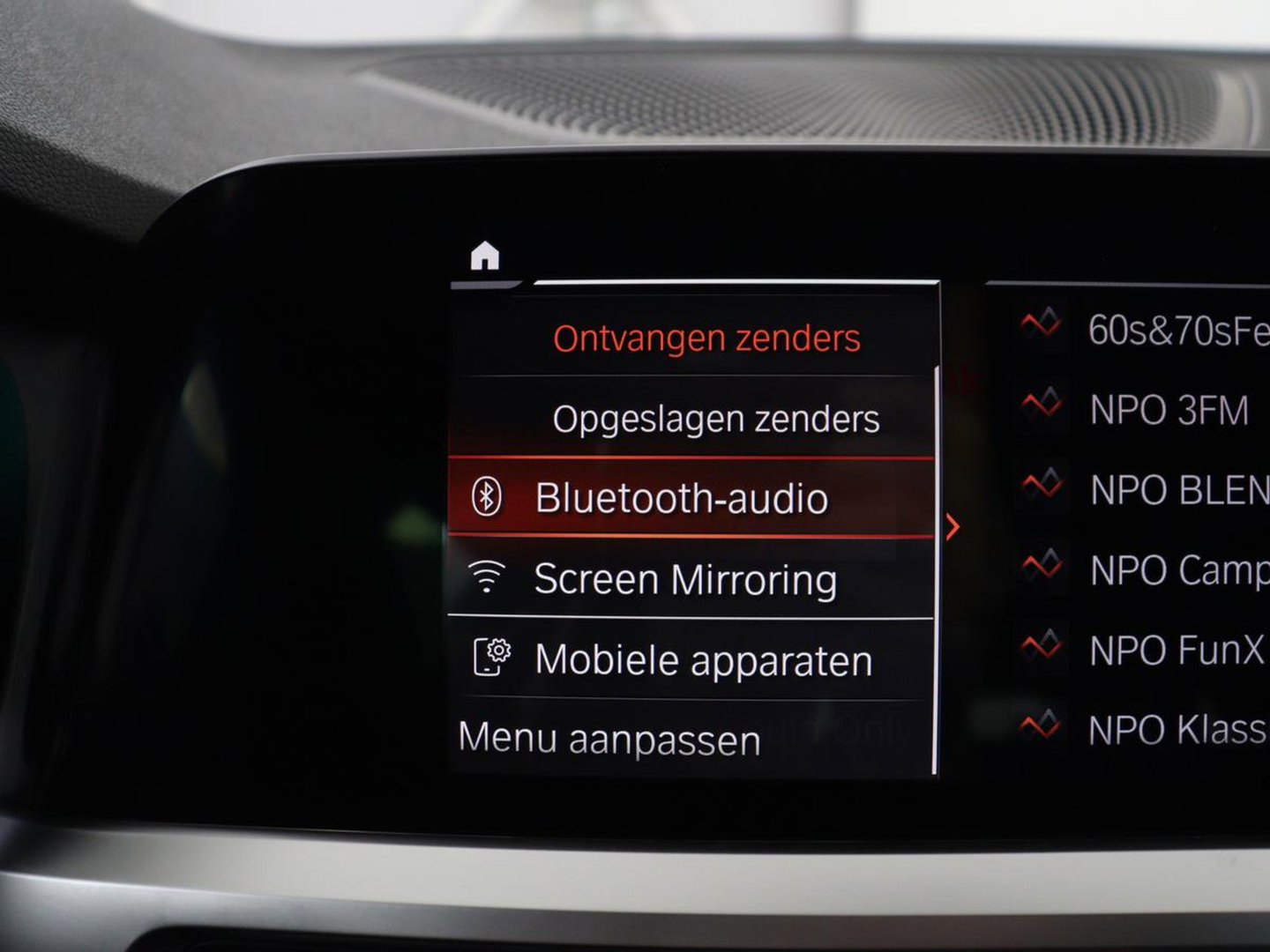 BMW 3 Serie 318i M Sport | Panoramadak | Stoelverwarming | Leder/Alcantara | Carplay | Live Cockpit | Sportstoelen | Full LED | Navigatie | Parkeerhulp | Climate control