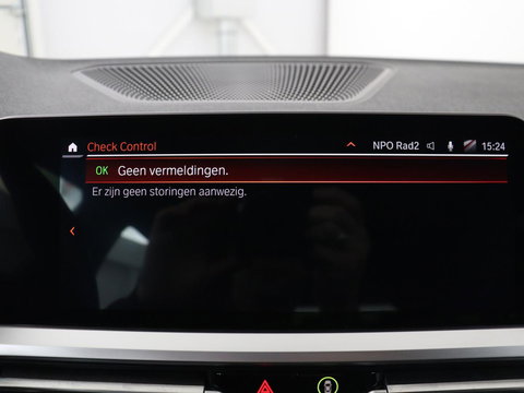 BMW 3 Serie 318i M Sport | Panoramadak | Stoelverwarming | Leder/Alcantara | Carplay | Live Cockpit | Sportstoelen | Full LED | Navigatie | Parkeerhulp | Climate control