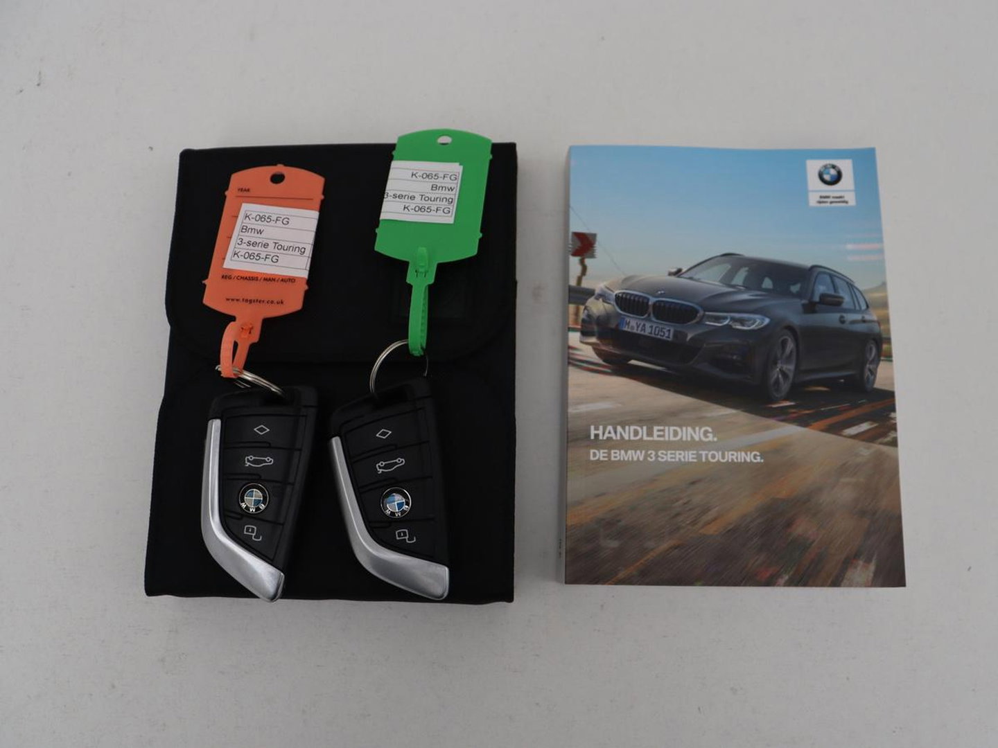 BMW 3 Serie 318i M Sport | Panoramadak | Stoelverwarming | Leder/Alcantara | Carplay | Live Cockpit | Sportstoelen | Full LED | Navigatie | Parkeerhulp | Climate control