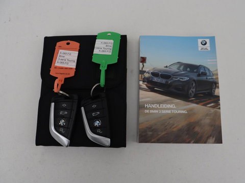 BMW 3 Serie 318i M Sport | Panoramadak | Stoelverwarming | Leder/Alcantara | Carplay | Live Cockpit | Sportstoelen | Full LED | Navigatie | Parkeerhulp | Climate control