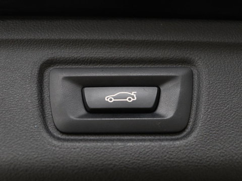 BMW 3 Serie 318i M Sport | Panoramadak | Stoelverwarming | Leder/Alcantara | Carplay | Live Cockpit | Sportstoelen | Full LED | Navigatie | Parkeerhulp | Climate control