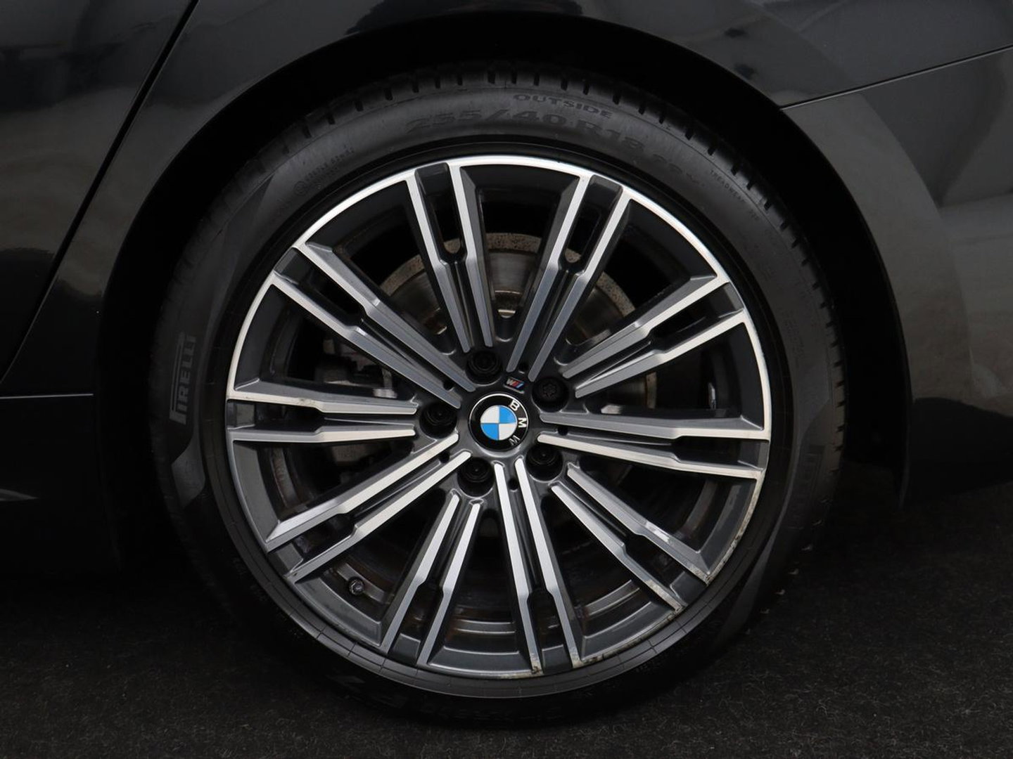 BMW 3 Serie 318i M Sport | Panoramadak | Stoelverwarming | Leder/Alcantara | Carplay | Live Cockpit | Sportstoelen | Full LED | Navigatie | Parkeerhulp | Climate control