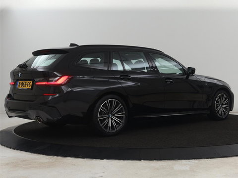BMW 3 Serie 318i M Sport | Panoramadak | Stoelverwarming | Leder/Alcantara | Carplay | Live Cockpit | Sportstoelen | Full LED | Navigatie | Parkeerhulp | Climate control