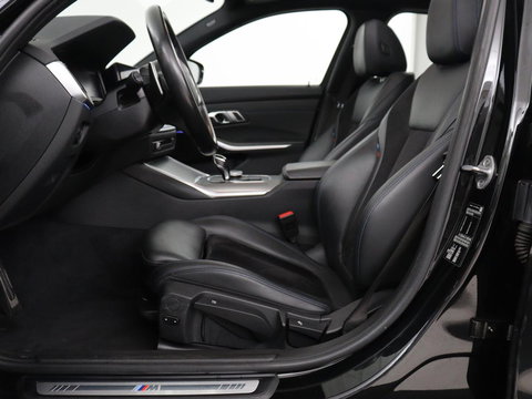 BMW 3 Serie 318i M Sport | Panoramadak | Stoelverwarming | Leder/Alcantara | Carplay | Live Cockpit | Sportstoelen | Full LED | Navigatie | Parkeerhulp | Climate control