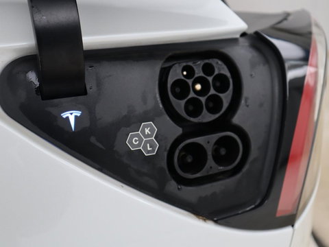 Tesla Model Y Long Range AWD 75 kWh | SOH 94% | Panoramadak | Autopilot | Stoelverwarming | Leder | 360 Camera | Achterbankverwarming | Keyless | Navigatie | Full LED